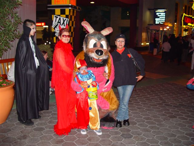 [Halloween2002_CityWalk_08.jpg]