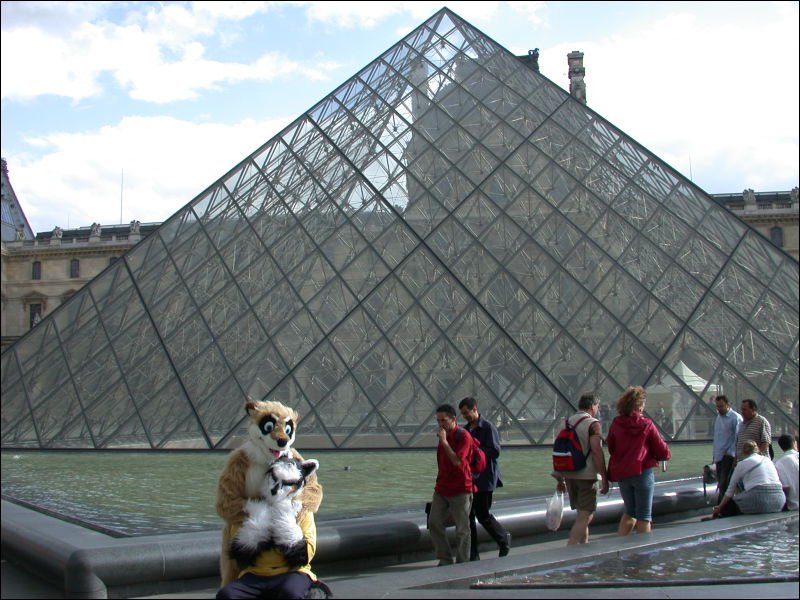 [20040612_LouvrePyramid_03.jpg]
