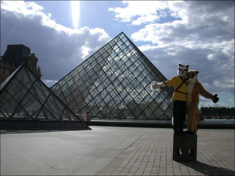 [20040612_LouvrePyramid_07.jpg]
