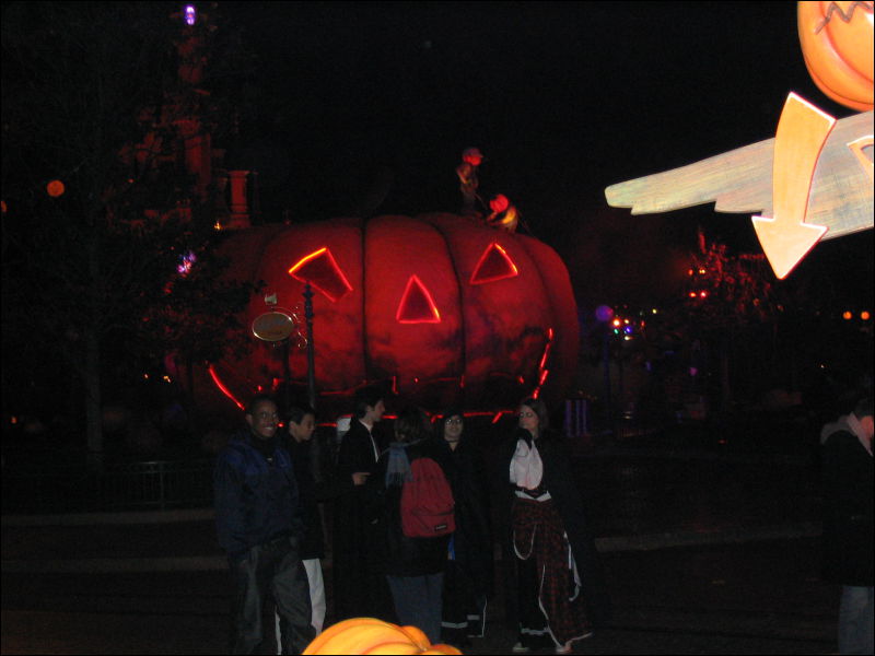 [20031025_DisneylandParis_Timduru_64.jpg]