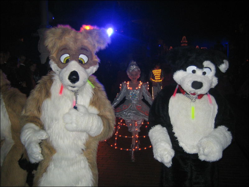 [ShadowTam_DisneylandParis_Halloween2005_37.jpg]