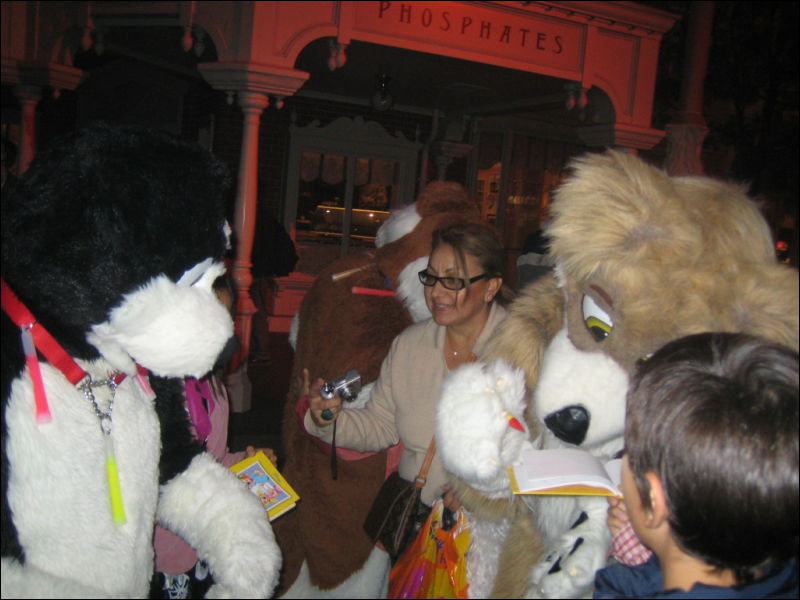 [ShadowTam_DisneylandParis_Halloween2005_54.jpg]