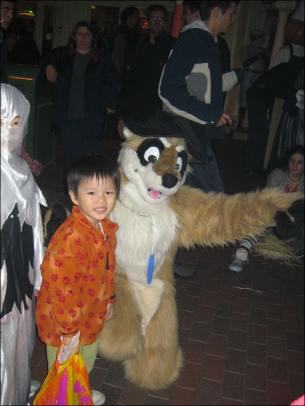 [ShadowTam_DisneylandParis_Halloween2005_56.jpg]