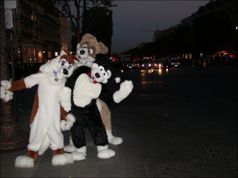 [20051029_ScritchPippinYagfox_32_ChampsElysees.jpg]