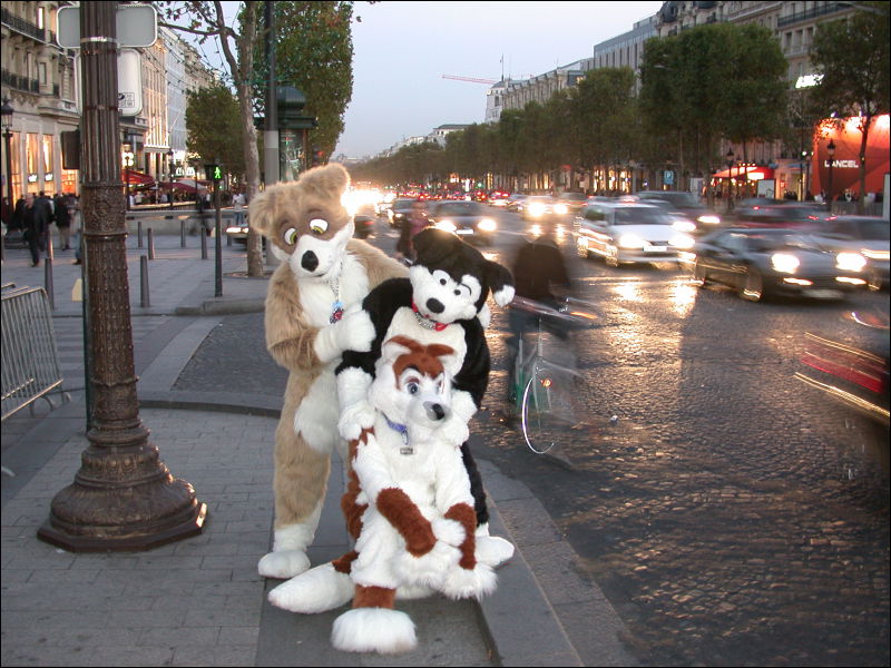 [20051029_ScritchPippinYagfox_34_ChampsElysees.jpg]