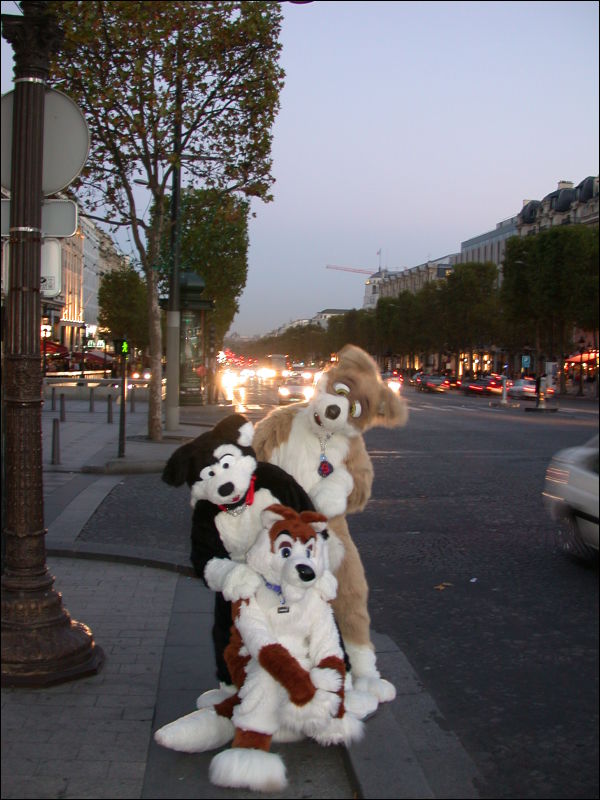 [20051029_ScritchPippinYagfox_35_ChampsElysees.jpg]