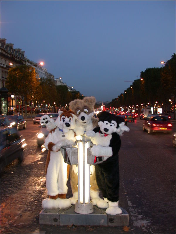 [20051029_ScritchPippinYagfox_40_ChampsElysees.jpg]