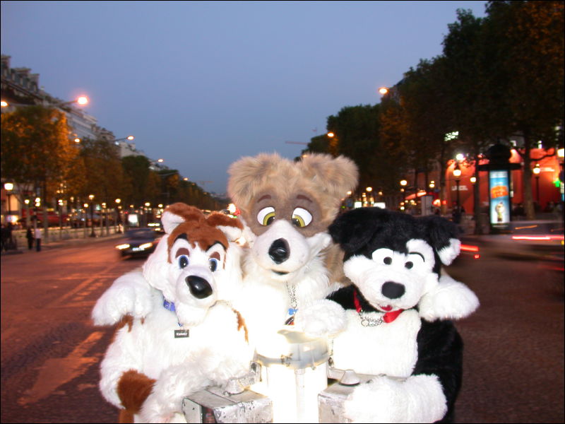 [20051029_ScritchPippinYagfox_41_ChampsElysees.jpg]