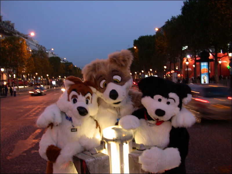 [20051029_ScritchPippinYagfox_42_ChampsElysees.jpg]