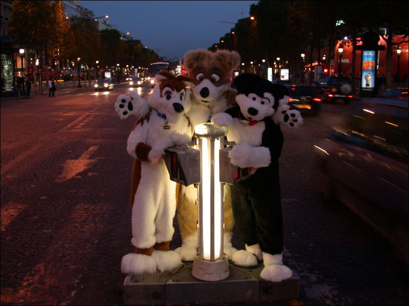 [20051029_ScritchPippinYagfox_43_ChampsElysees.jpg]