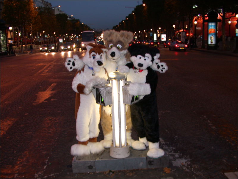 [20051029_ScritchPippinYagfox_44_ChampsElysees.jpg]