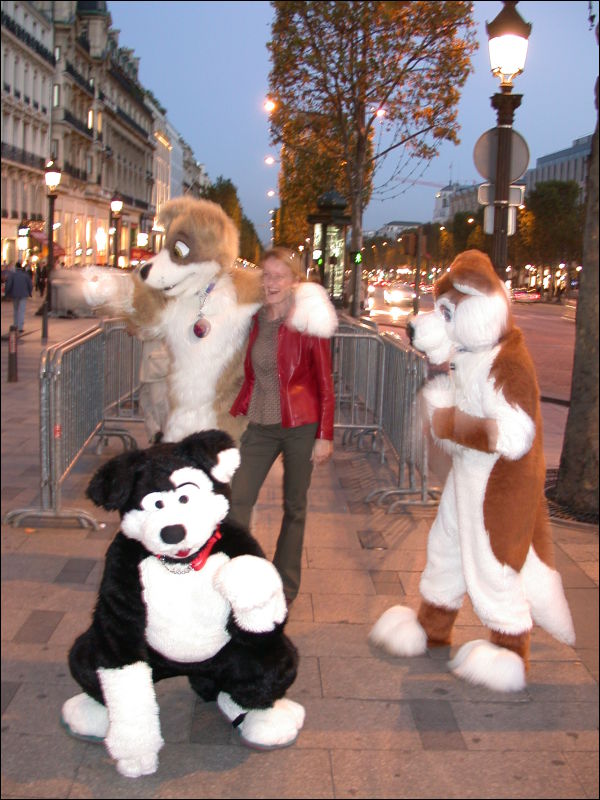 [20051029_ScritchPippinYagfox_48_ChampsElysees.jpg]