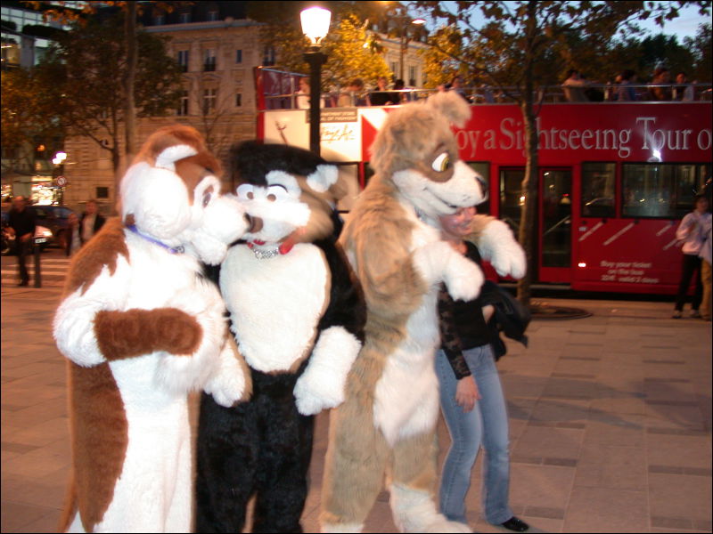 [20051029_ScritchPippinYagfox_53_ChampsElysees.jpg]